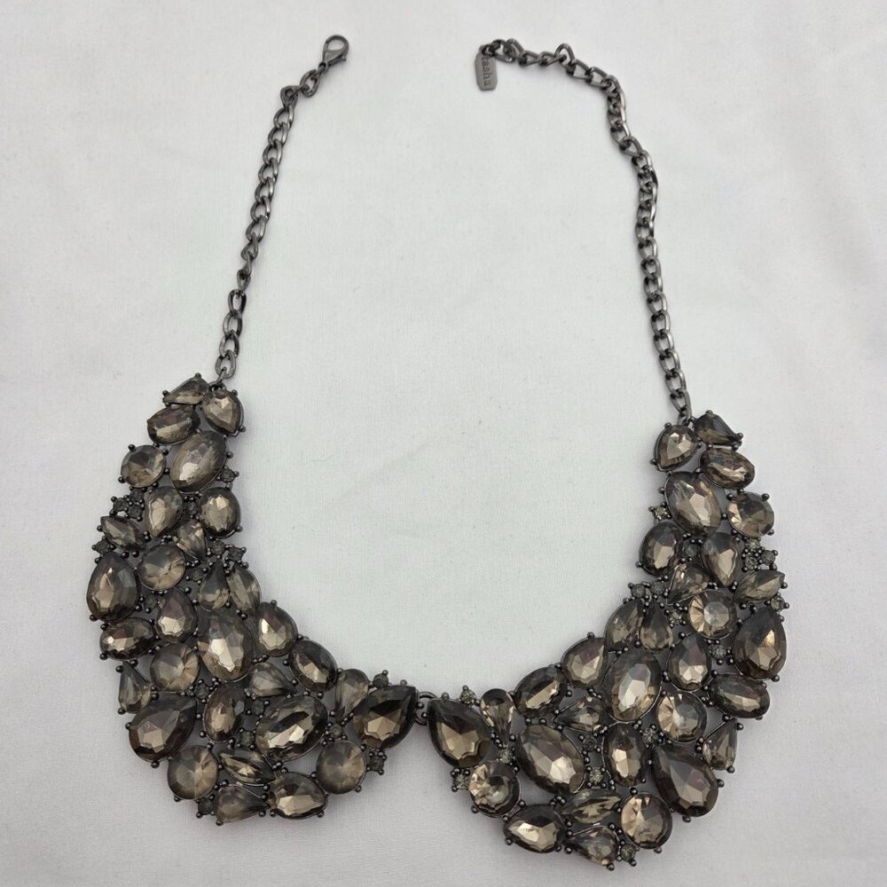 Gemini said Gothic Glamour: The Tasha Statement Bib Necklace - Picture 4 of 8